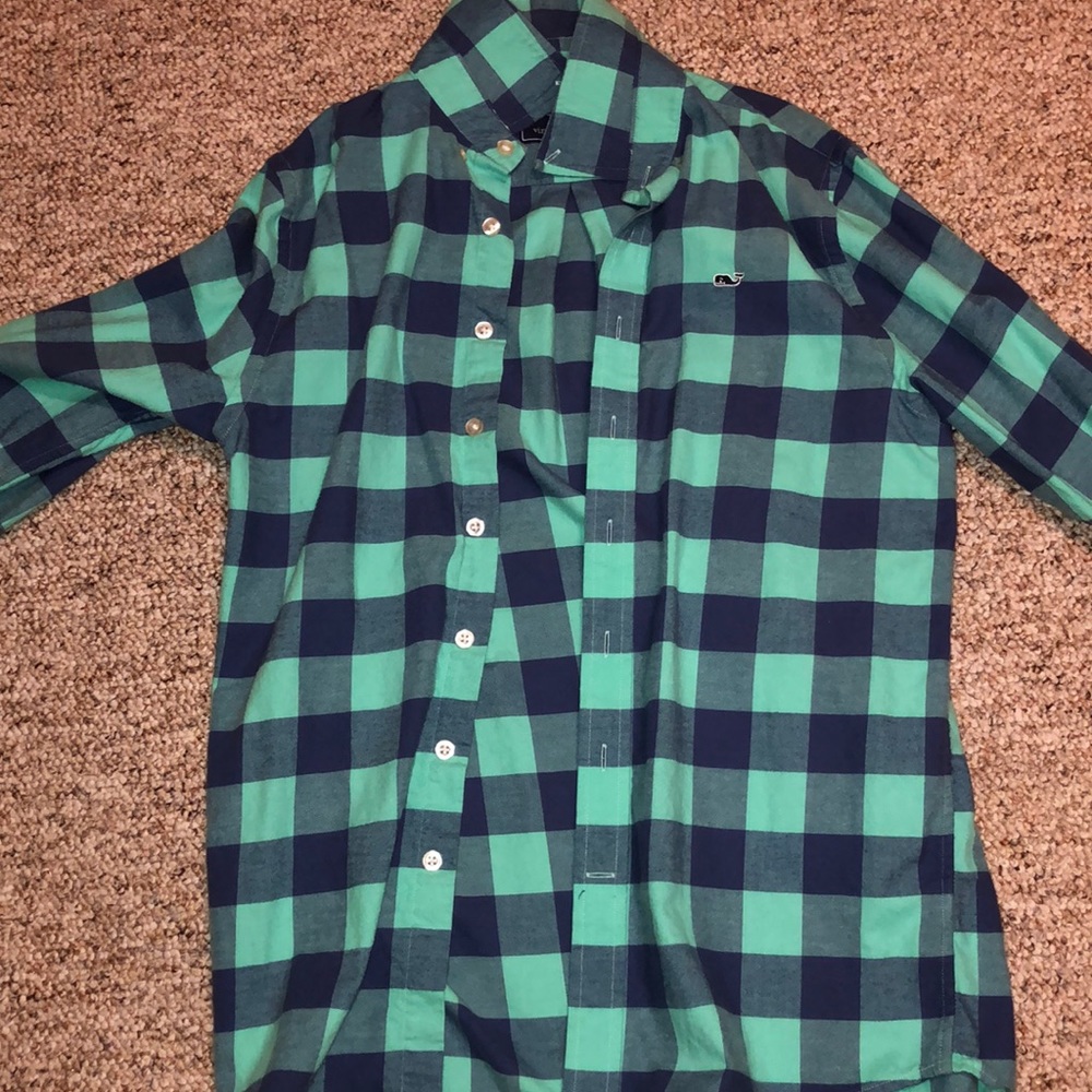 Vineyard vines button down shirt